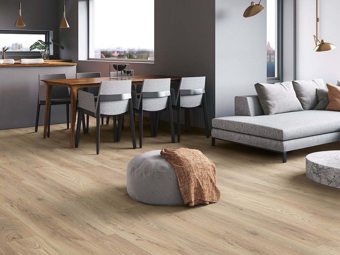 Sala de estar com piso laminado Hanley em tom de carvalho